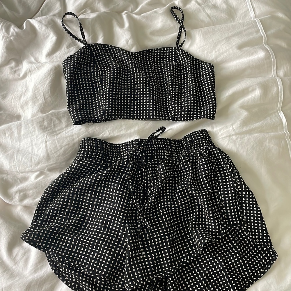 Black and white Set